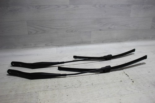 Wiper arms set front - , right
